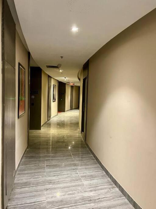 Countryside Luxury Suites - Supernova Noida New Delhi Extérieur photo