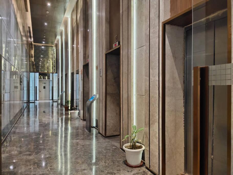 Countryside Luxury Suites - Supernova Noida New Delhi Extérieur photo