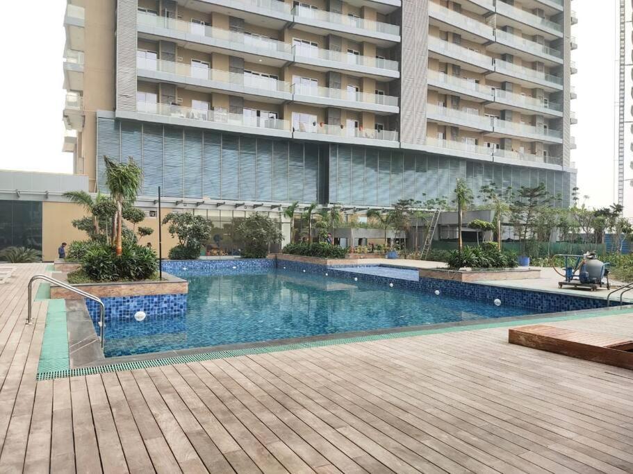 Countryside Luxury Suites - Supernova Noida New Delhi Extérieur photo