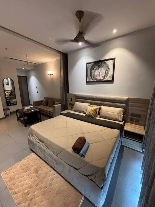 Countryside Luxury Suites - Supernova Noida New Delhi Extérieur photo