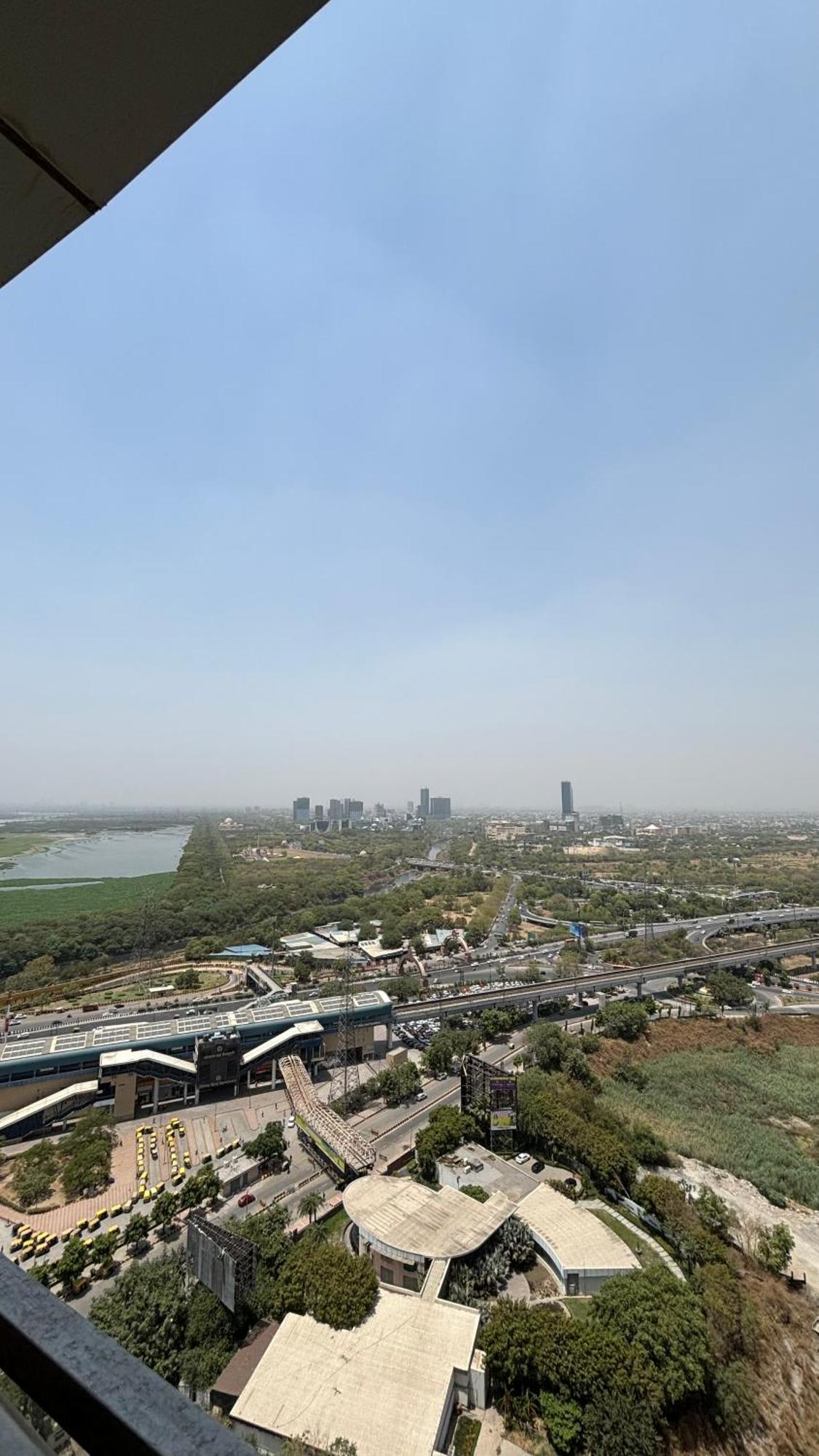 Countryside Luxury Suites - Supernova Noida New Delhi Extérieur photo
