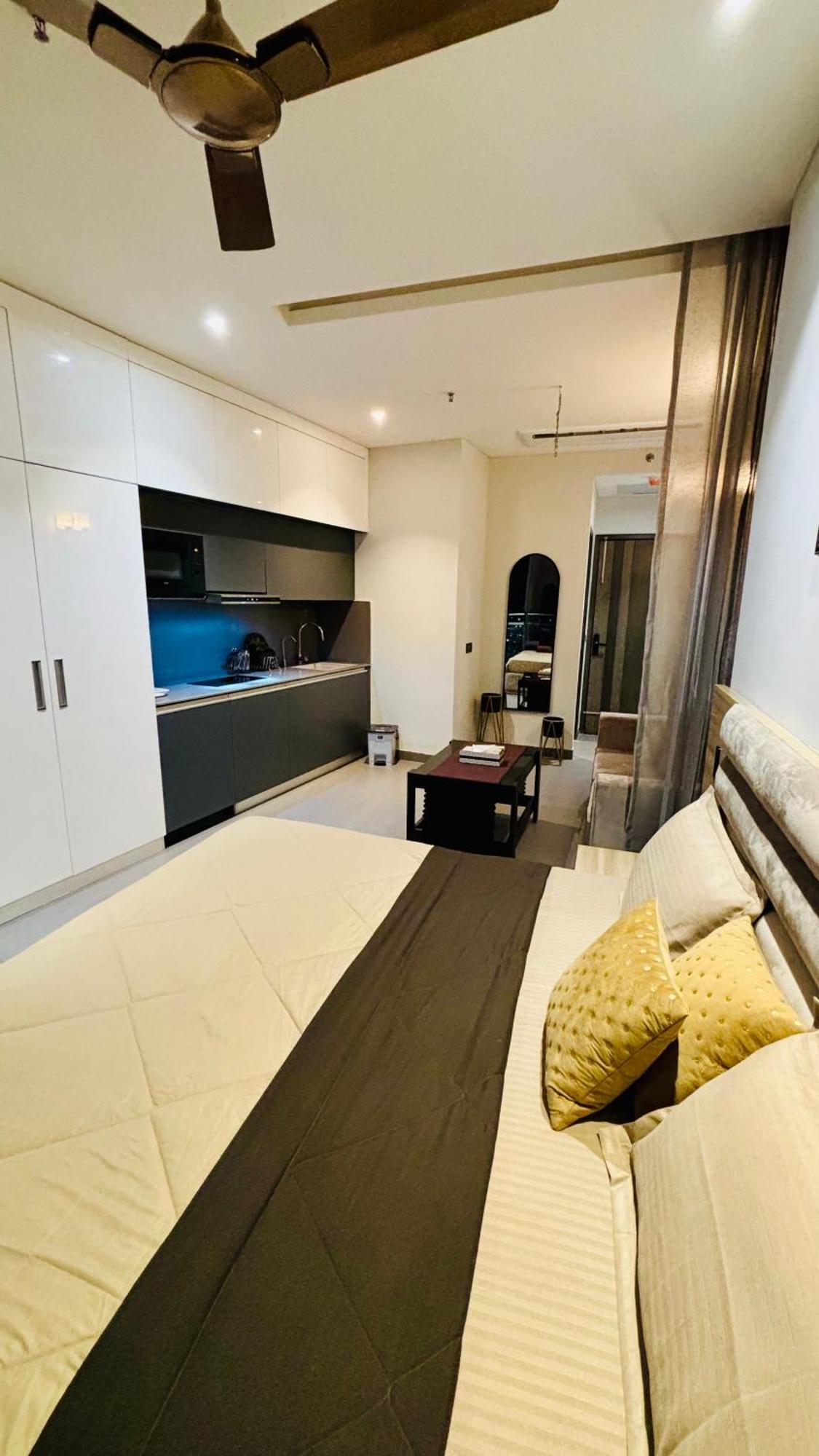 Countryside Luxury Suites - Supernova Noida New Delhi Extérieur photo