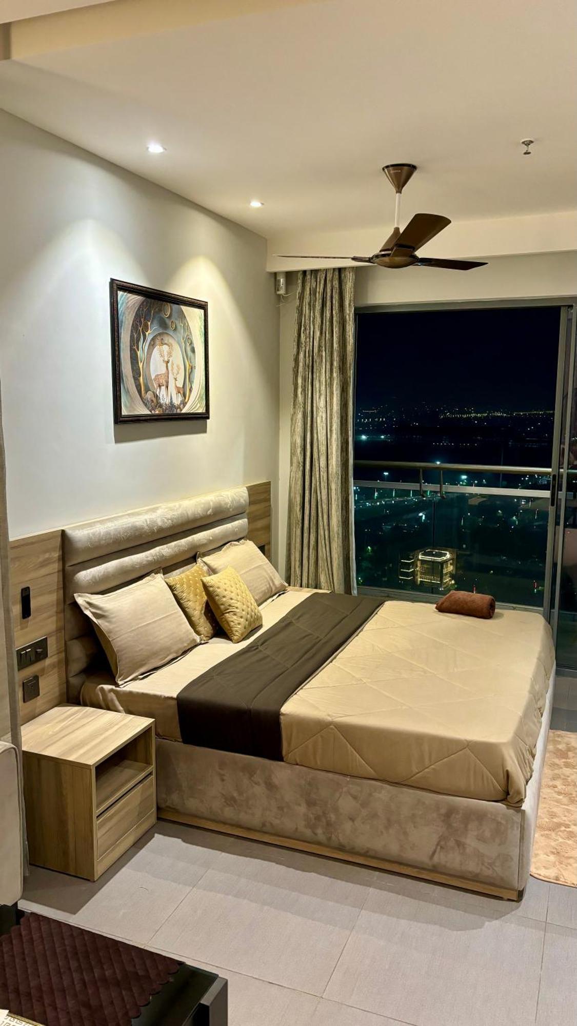 Countryside Luxury Suites - Supernova Noida New Delhi Extérieur photo